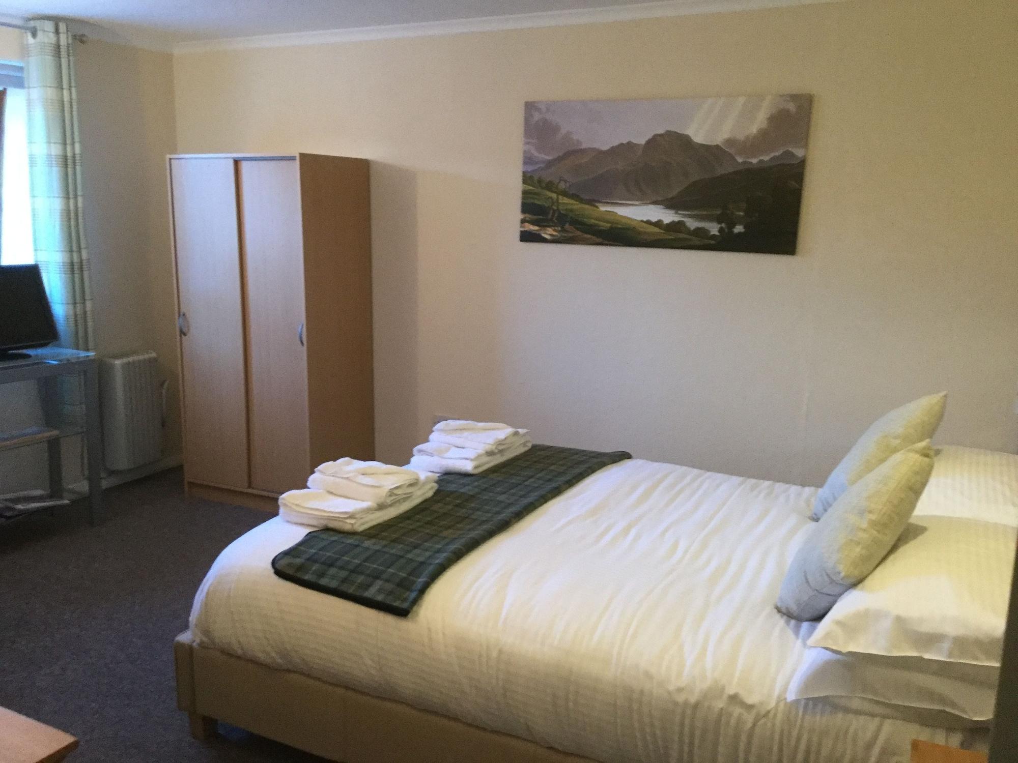 Oyo Inverour Guest House Gairlochy Экстерьер фото