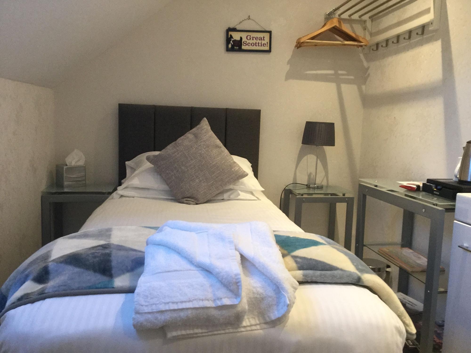Oyo Inverour Guest House Gairlochy Экстерьер фото