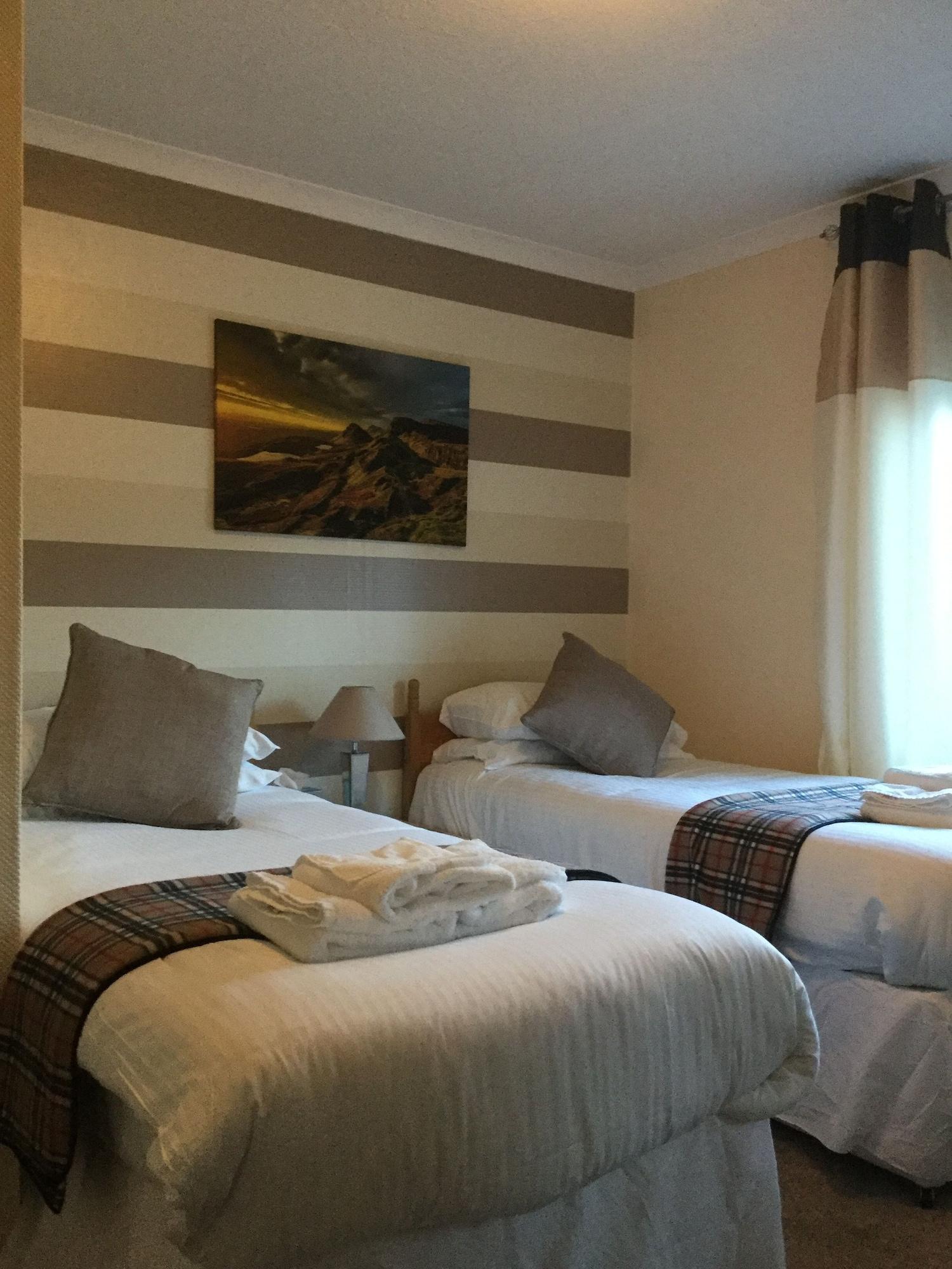 Oyo Inverour Guest House Gairlochy Экстерьер фото