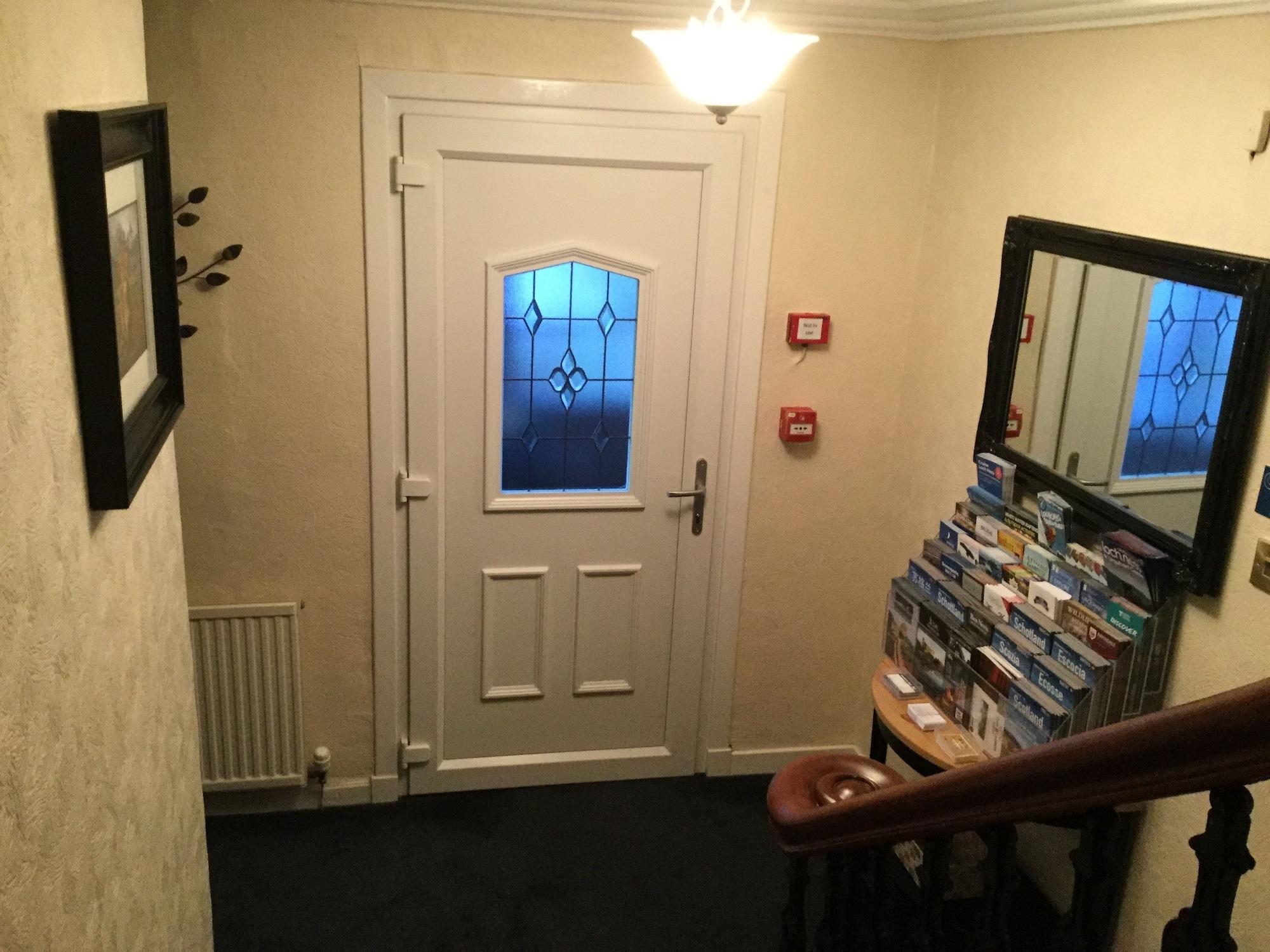 Oyo Inverour Guest House Gairlochy Экстерьер фото