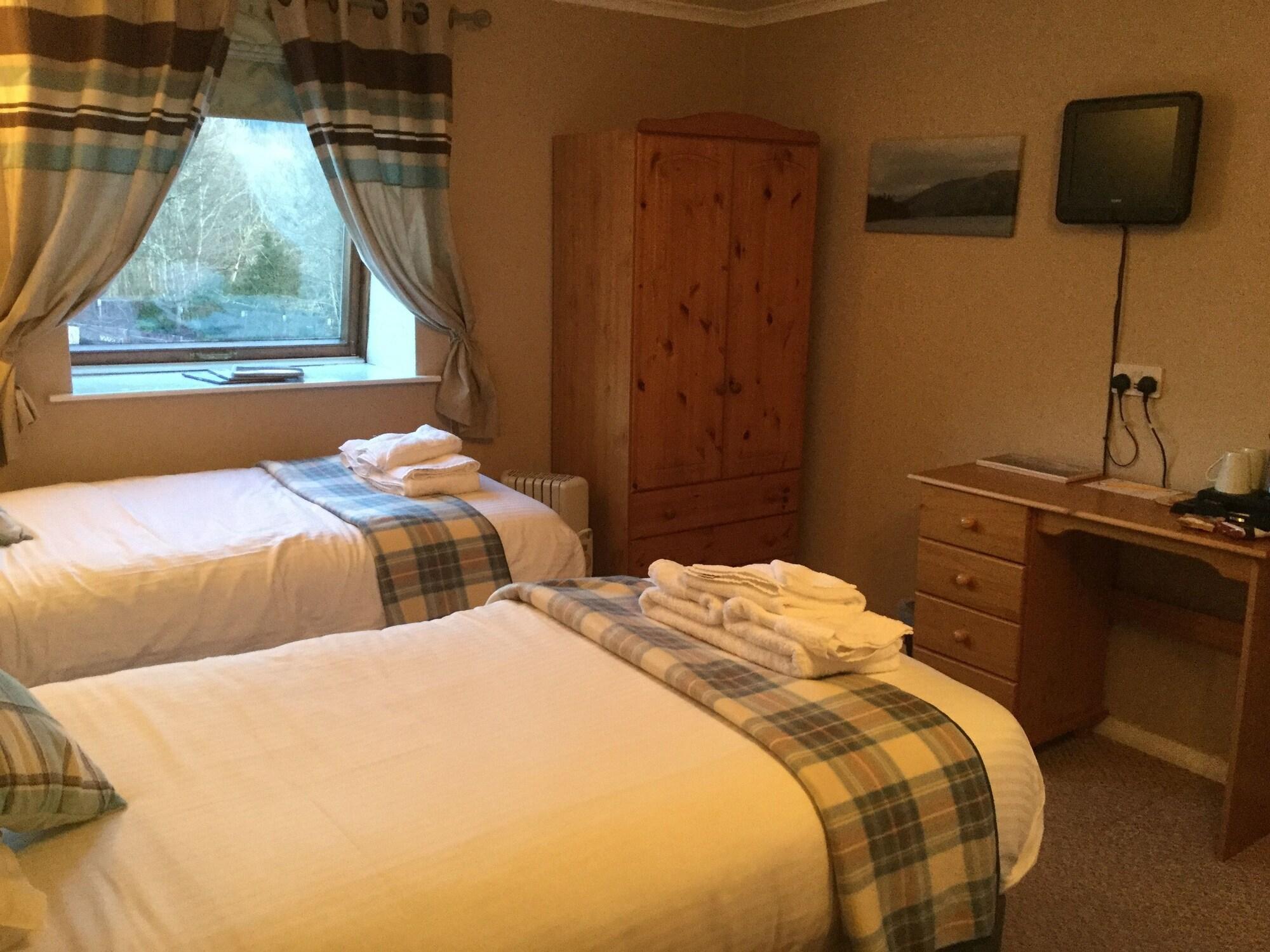 Oyo Inverour Guest House Gairlochy Экстерьер фото