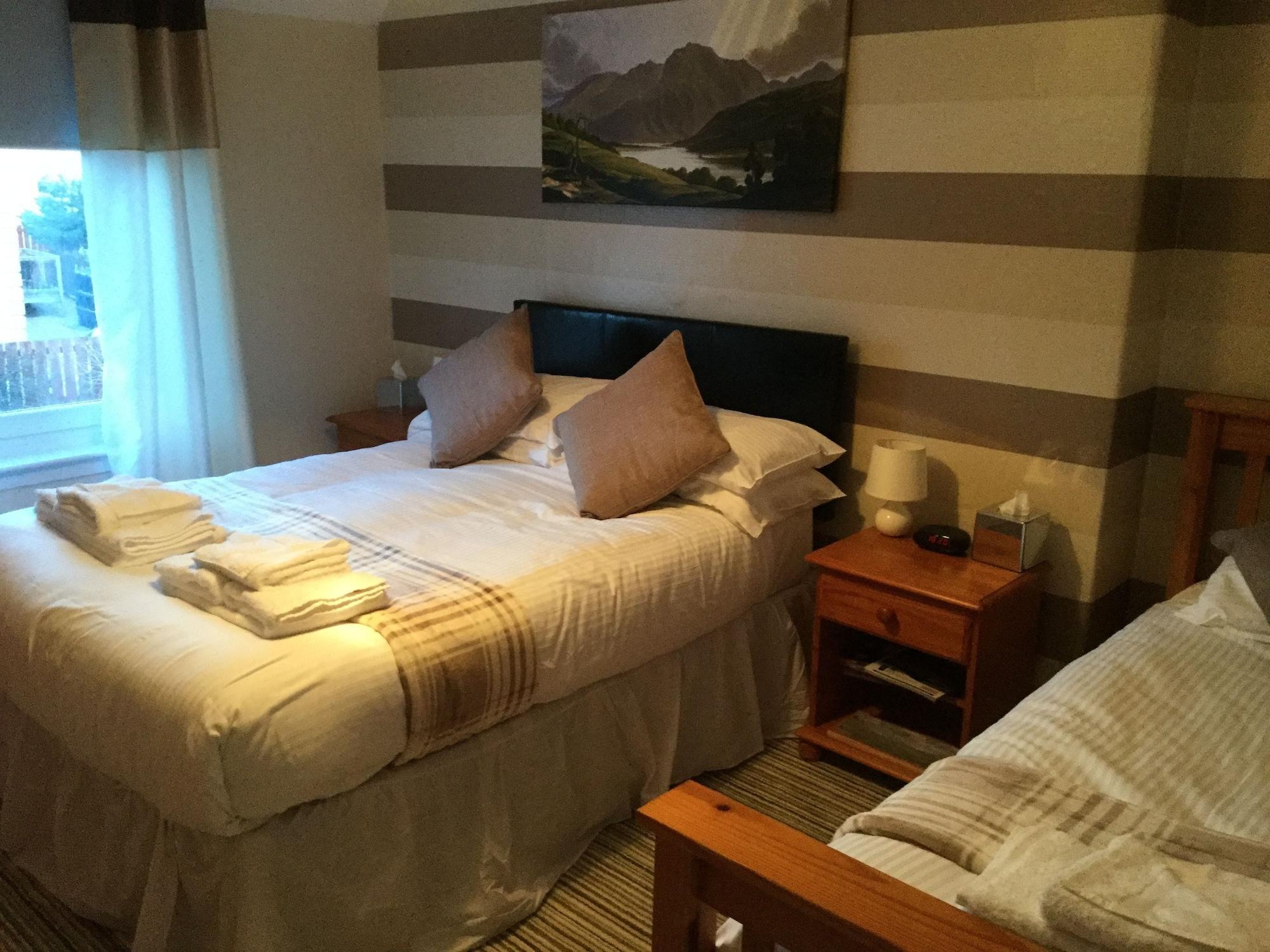 Oyo Inverour Guest House Gairlochy Экстерьер фото